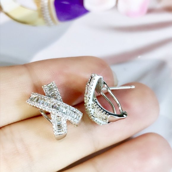 NEW 18K White Gold Baguette Bow Knot Omega Studs - Picture 3 of 5